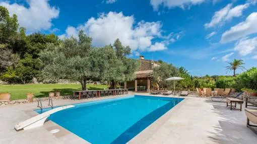 Spacious country house with two guest houses near Puerto Pollensa 